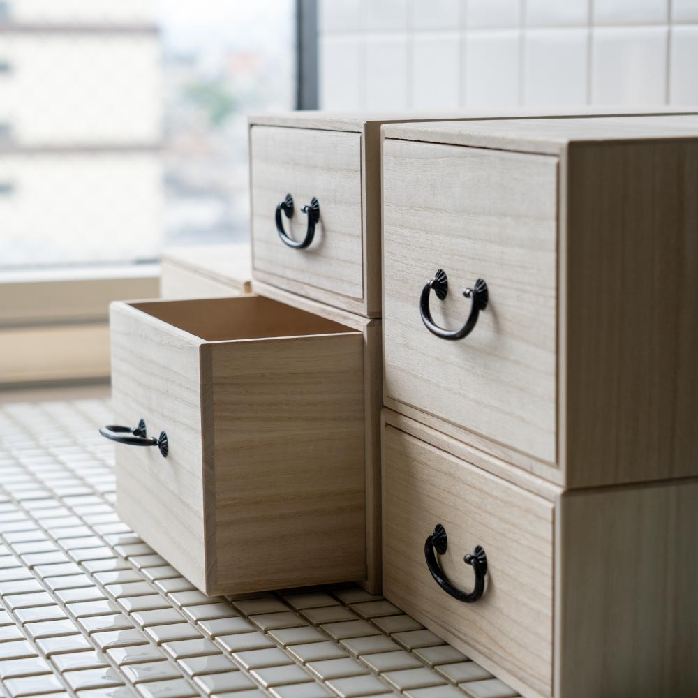 桐の小さな引き出し箱