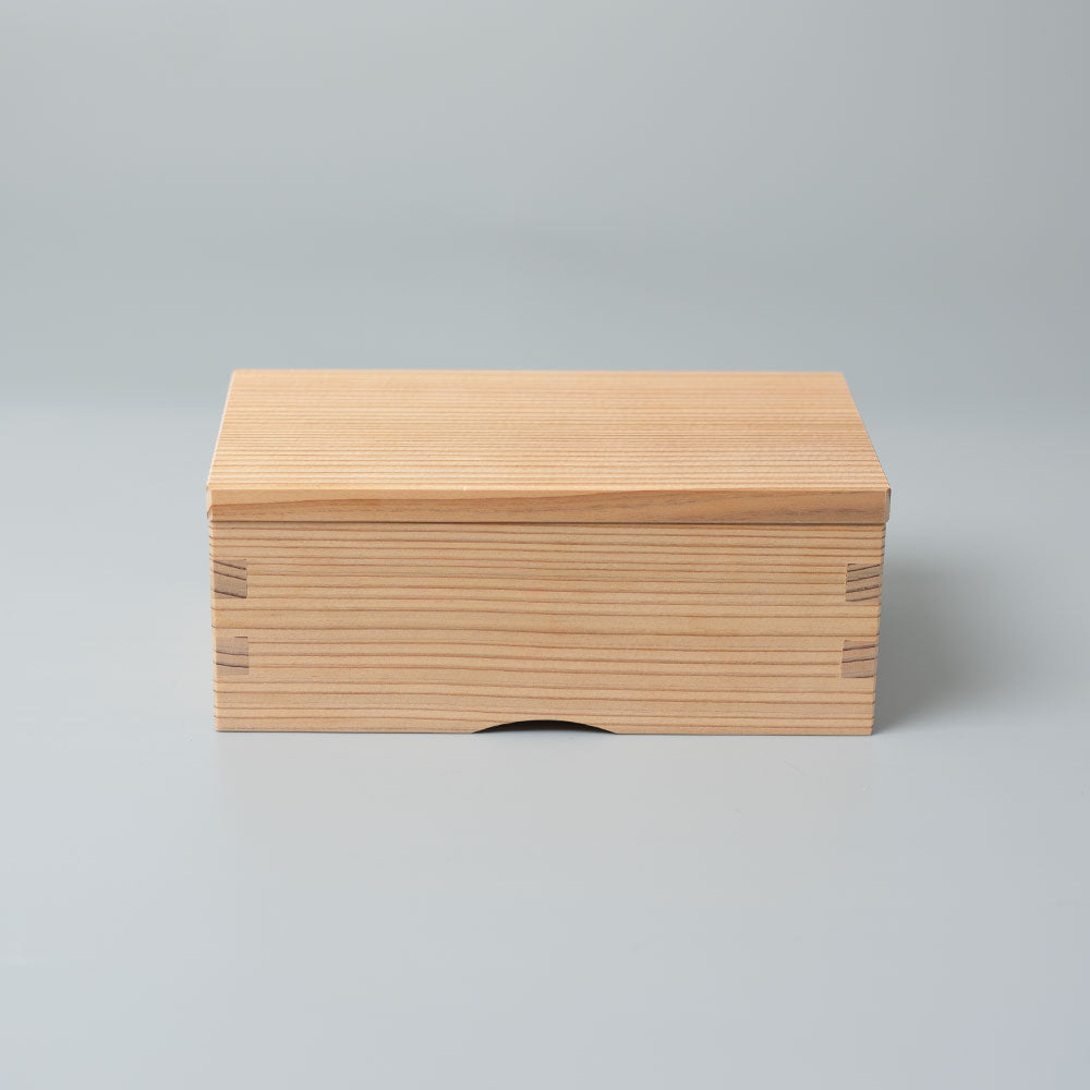 接着剤を一切使用していない鳥取杉のお弁当箱