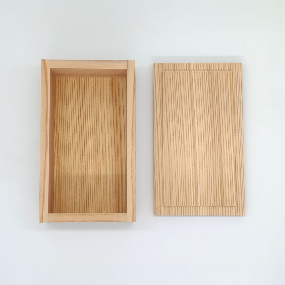 接着剤を一切使用していない鳥取杉のお弁当箱