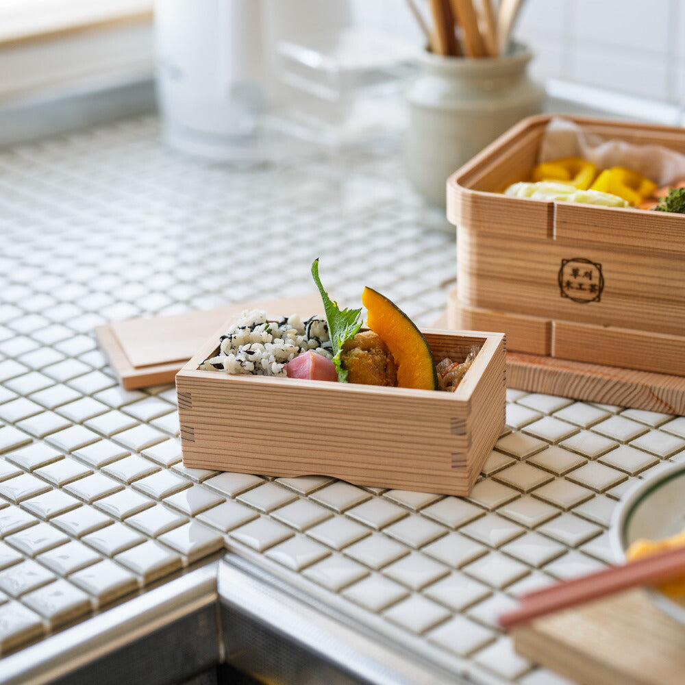 接着剤を一切使用していない鳥取杉のお弁当箱