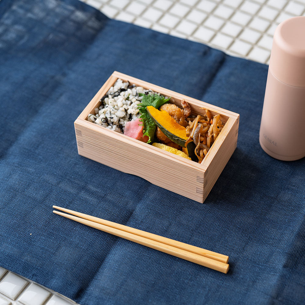 接着剤を一切使用していない鳥取杉のお弁当箱
