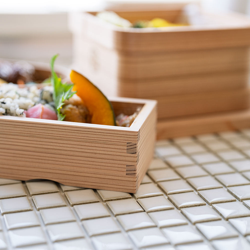 接着剤を一切使用していない鳥取杉のお弁当箱