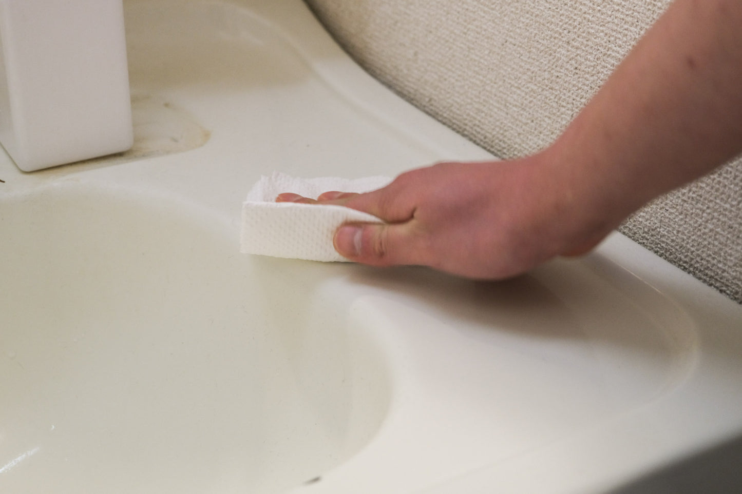 洗い流しのいらない洗面台クリーナー